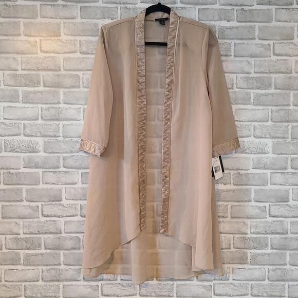 Tops - Le Bos
Kimono Round Neck 3/4 Sleeve Georgette Tonal Trim Size 14 New